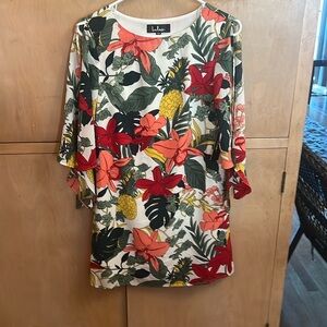 Lulus hawaiann dress.